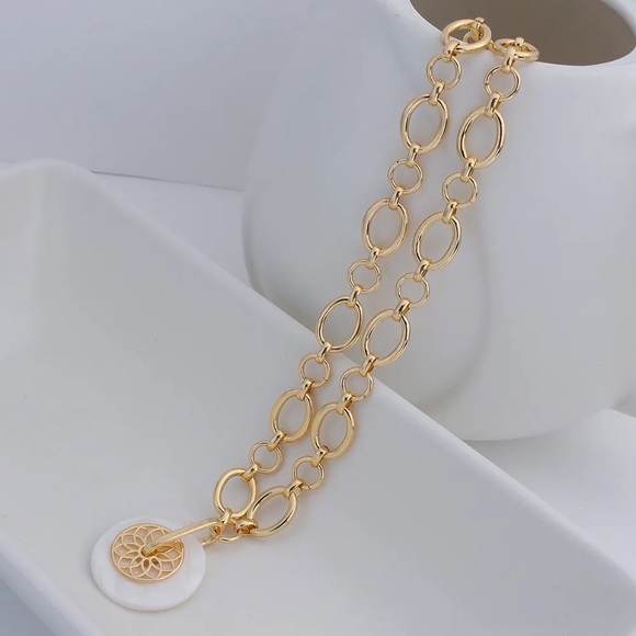 π―οΈβ¨ Gold Chain & Pearl Acrylic Necklace β¨π―οΈ Brand New - Picture 5 of 10